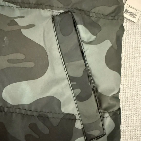 Faded Glory Camouflage Puffer Vest - Picture 2 of 8